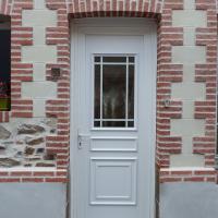 Entourages en brique et tuffeau