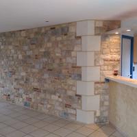 Placage de pierre et chaine d'angle en imitation tuffeau