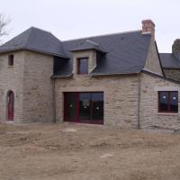 Rénovation complete d'un batiment avec création d'une tour, de baies et d'un garage